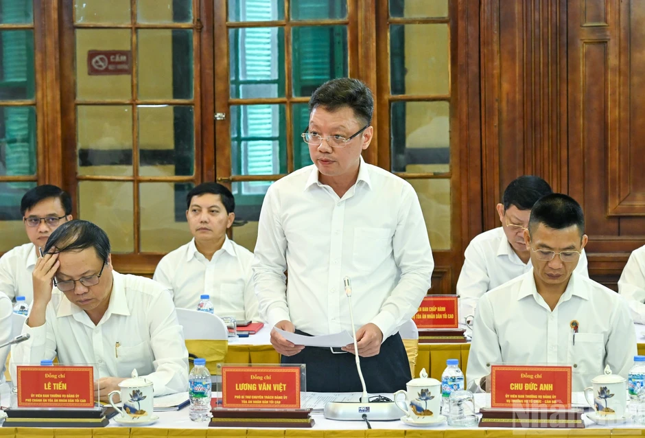 [Ảnh] Thường trực Ban Bí thư Trần Cẩm Tú chủ trì làm việc với Ban Thường vụ Đảng ủy Tòa án nhân dân tối cao