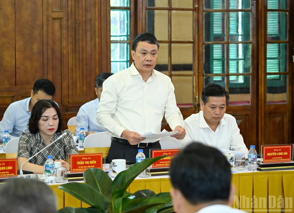 [Ảnh] Thường trực Ban Bí thư Trần Cẩm Tú chủ trì làm việc với Ban Thường vụ Đảng ủy Tòa án nhân dân tối cao