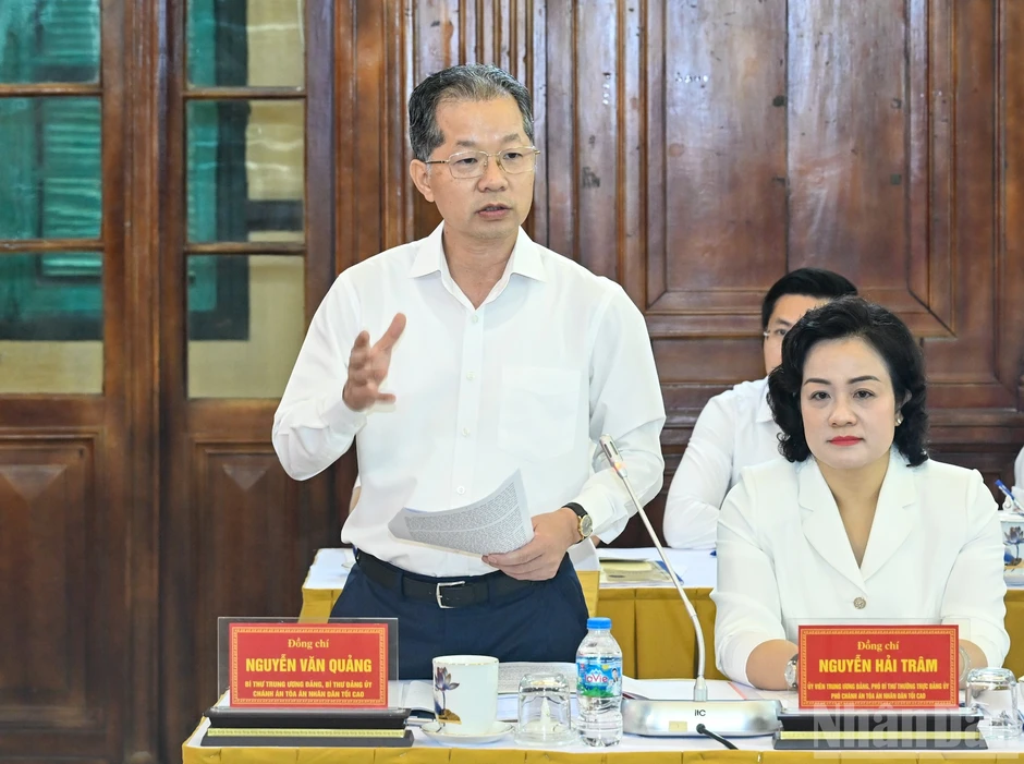 [Ảnh] Thường trực Ban Bí thư Trần Cẩm Tú chủ trì làm việc với Ban Thường vụ Đảng ủy Tòa án nhân dân tối cao