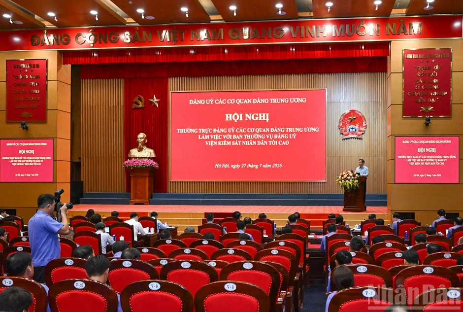 [Ảnh] Thường trực Ban Bí thư Trần Cẩm Tú chủ trì làm việc với Ban Thường vụ Đảng ủy Viện Kiểm sát nhân dân tối cao