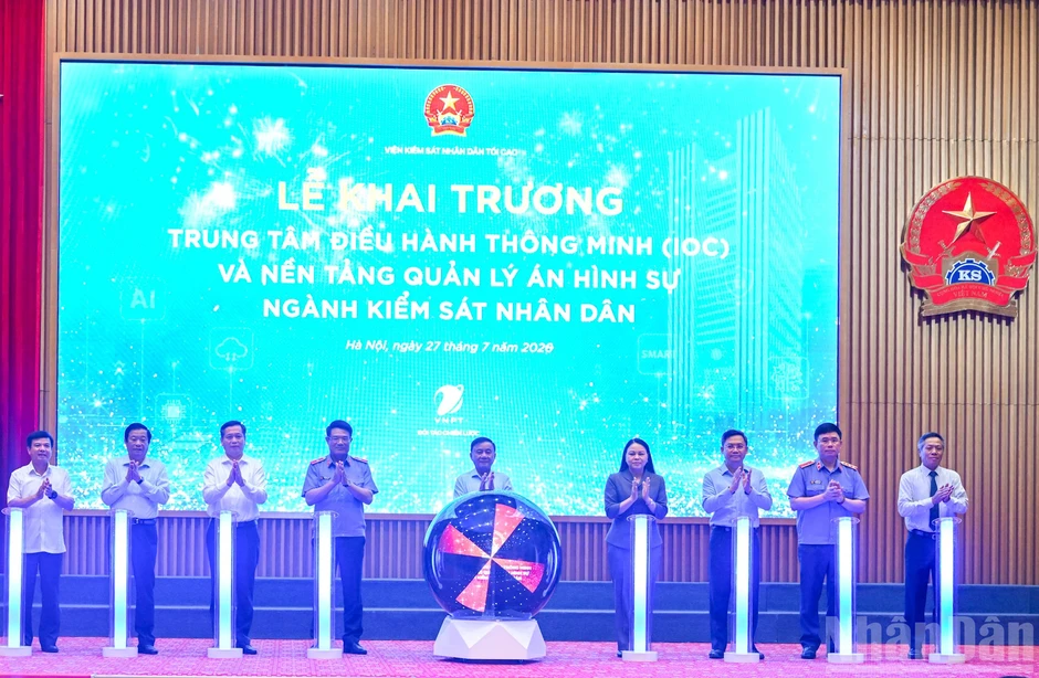 [Ảnh] Thường trực Ban Bí thư Trần Cẩm Tú chủ trì làm việc với Ban Thường vụ Đảng ủy Viện Kiểm sát nhân dân tối cao