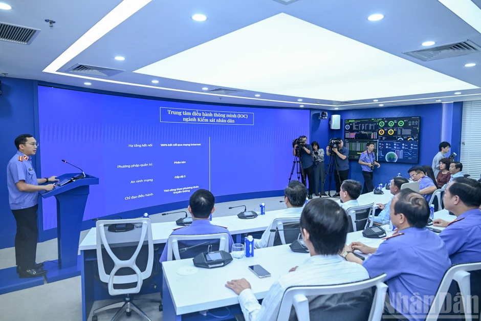 [Ảnh] Thường trực Ban Bí thư Trần Cẩm Tú chủ trì làm việc với Ban Thường vụ Đảng ủy Viện Kiểm sát nhân dân tối cao