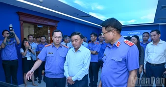 [Ảnh] Thường trực Ban Bí thư Trần Cẩm Tú chủ trì làm việc với Ban Thường vụ Đảng ủy Viện Kiểm sát nhân dân tối cao