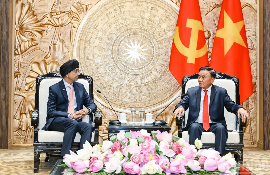 [Ảnh] Thường trực Ban Bí thư Trần Cẩm Tú tiếp Đại sứ Singapore Rajpal Singh