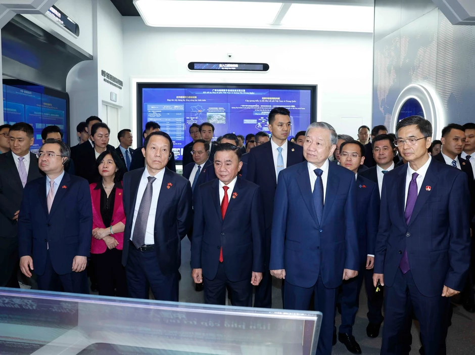 [Ảnh] Tổng Bí thư, Chủ tịch nước thăm Trung tâm hợp tác ứng dụng AI Trung Quốc-ASEAN