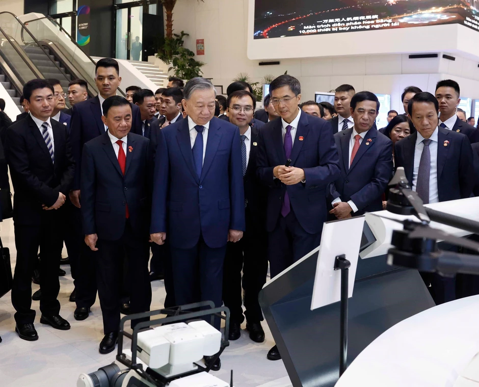 [Ảnh] Tổng Bí thư, Chủ tịch nước thăm Trung tâm hợp tác ứng dụng AI Trung Quốc-ASEAN