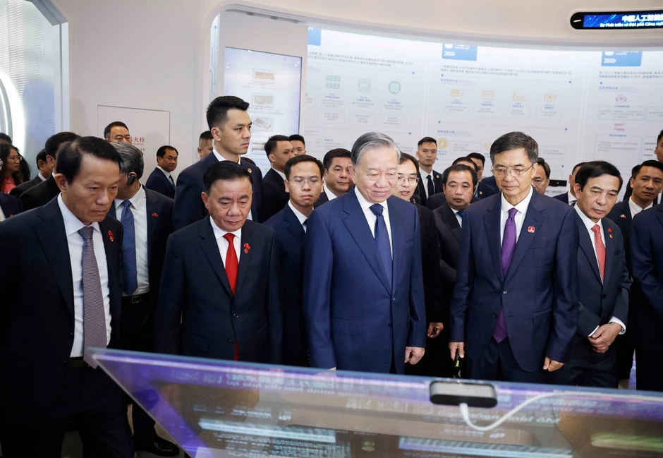 [Ảnh] Tổng Bí thư, Chủ tịch nước thăm Trung tâm hợp tác ứng dụng AI Trung Quốc-ASEAN