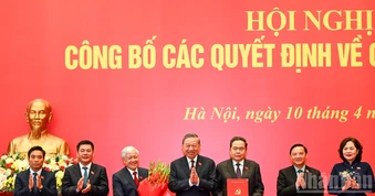 [Ảnh] Tổng Bí thư, Chủ tịch nước Tô Lâm chủ trì Hội nghị công bố các quyết định của Bộ Chính trị về công tác cán bộ