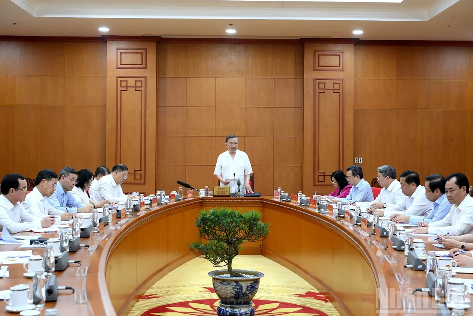 [Ảnh] Tổng Bí thư, Chủ tịch nước Tô Lâm chủ trì làm việc về triển khai thực hiện Chỉ thị số 34-CT/TW của Ban Bí thư