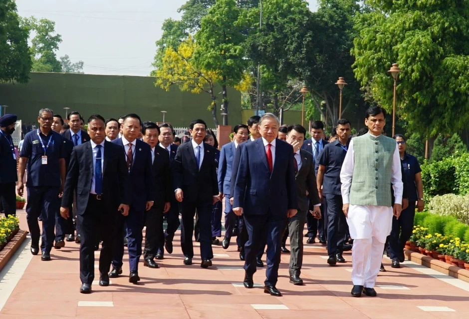 [Ảnh] Tổng Bí thư, Chủ tịch nước Tô Lâm đặt vòng hoa tưởng niệm Mahatma Gandhi