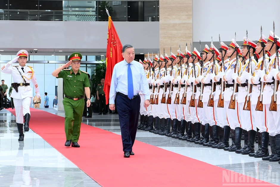 [Ảnh] Tổng Bí thư, Chủ tịch nước Tô Lâm dự Gặp mặt kỷ niệm 64 năm Ngày truyền thống lực lượng Cảnh sát nhân dân