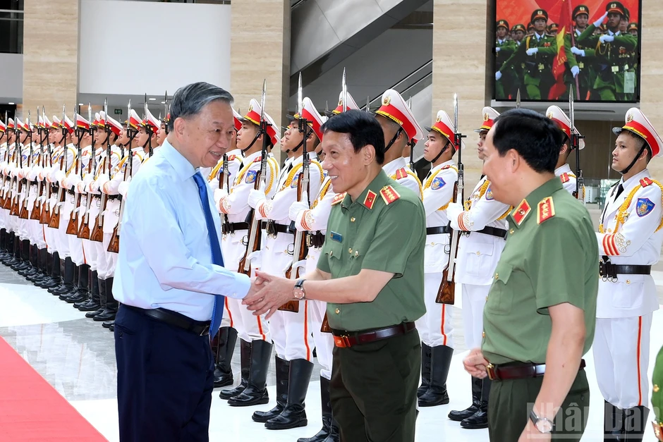 [Ảnh] Tổng Bí thư, Chủ tịch nước Tô Lâm dự Gặp mặt kỷ niệm 64 năm Ngày truyền thống lực lượng Cảnh sát nhân dân