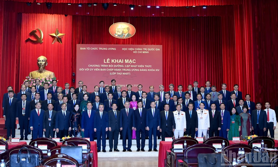[Ảnh] Tổng Bí thư, Chủ tịch nước Tô Lâm dự Lễ khai mạc Chương trình bồi dưỡng, cập nhật kiến thức đối với Ủy viên Ban Chấp hành Trung ương Đảng khóa XIV