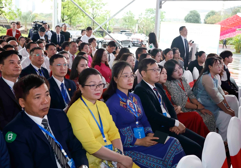 [Ảnh] Tổng Bí thư, Chủ tịch nước Tô Lâm dự Lễ khai mạc Liên hoan nhân dân biên giới Việt-Trung