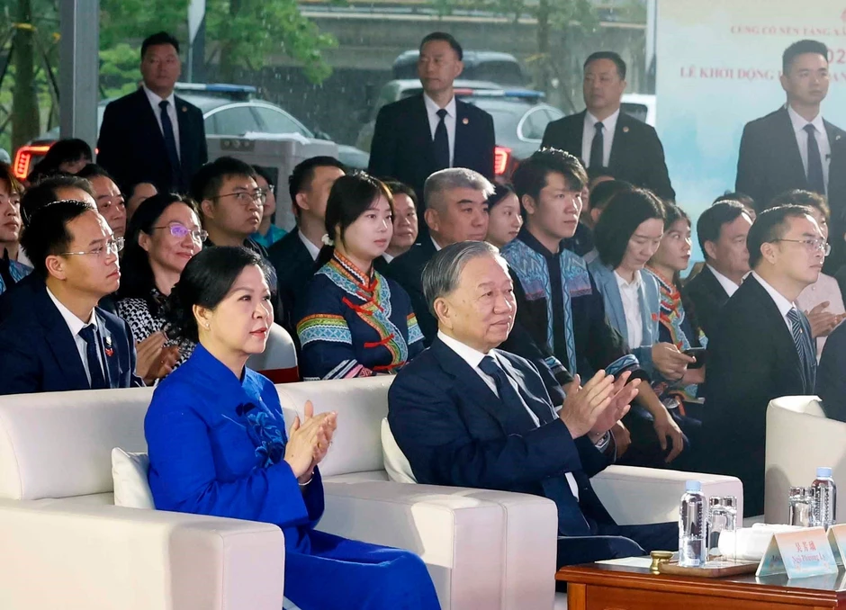 [Ảnh] Tổng Bí thư, Chủ tịch nước Tô Lâm dự Lễ khai mạc Liên hoan nhân dân biên giới Việt-Trung