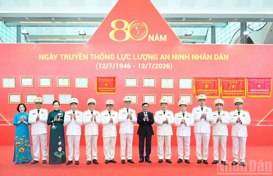 [Ảnh] Tổng Bí thư, Chủ tịch nước Tô Lâm dự Lễ kỷ niệm 80 năm Ngày truyền thống lực lượng An ninh nhân dân