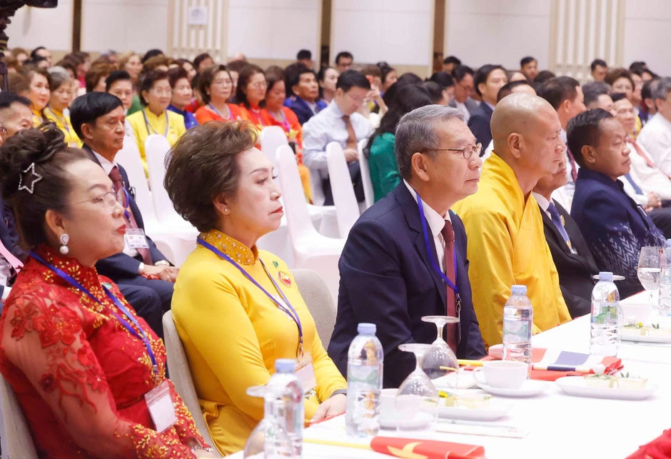 [Ảnh] Tổng Bí thư, Chủ tịch nước Tô Lâm gặp gỡ cộng đồng người Việt Nam tại Thái Lan