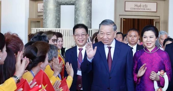 [Ảnh] Tổng Bí thư, Chủ tịch nước Tô Lâm gặp gỡ cộng đồng người Việt Nam tại Thái Lan