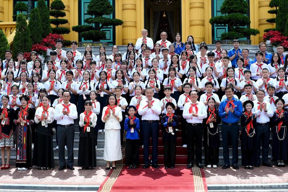 [Ảnh] Tổng Bí thư, Chủ tịch nước Tô Lâm gặp mặt 85 đội viên Đội Thiếu niên Tiền phong Hồ Chí Minh tiêu biểu toàn quốc
