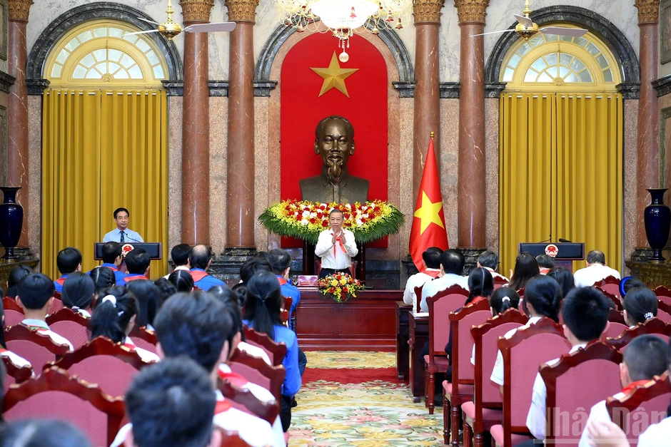 [Ảnh] Tổng Bí thư, Chủ tịch nước Tô Lâm gặp mặt 85 đội viên Đội Thiếu niên Tiền phong Hồ Chí Minh tiêu biểu toàn quốc