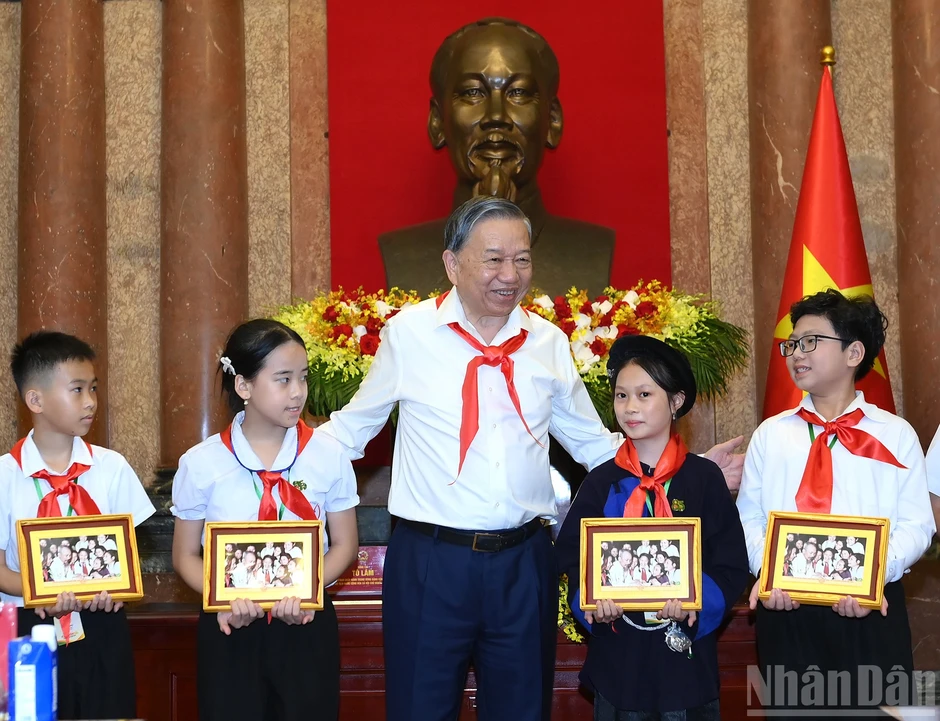 [Ảnh] Tổng Bí thư, Chủ tịch nước Tô Lâm gặp mặt 85 đội viên Đội Thiếu niên Tiền phong Hồ Chí Minh tiêu biểu toàn quốc