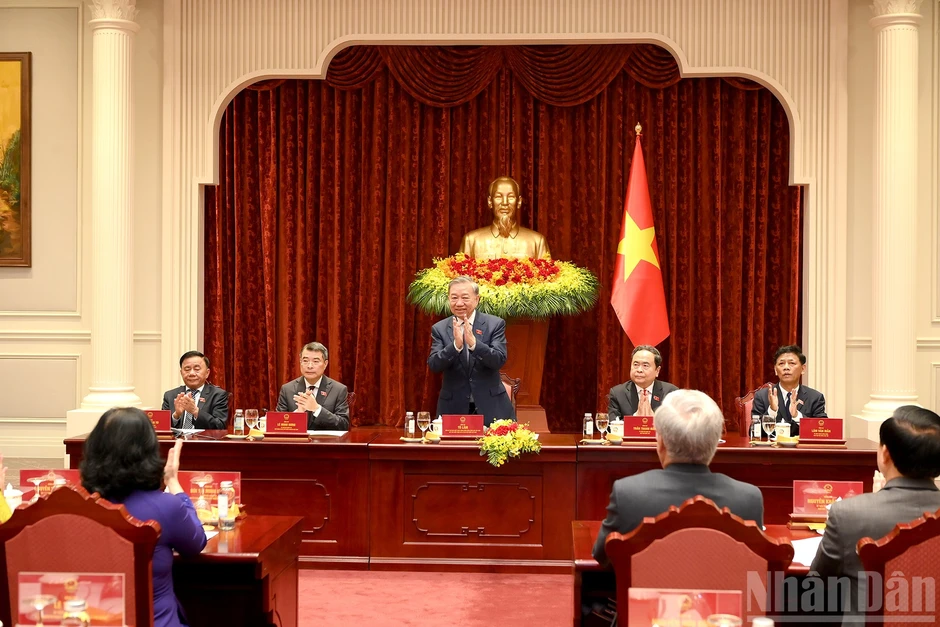 [Ảnh] Tổng Bí thư, Chủ tịch nước Tô Lâm gặp mặt đại biểu Quốc hội là người dân tộc thiểu số