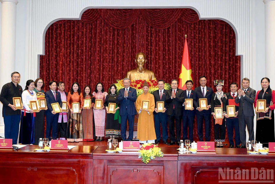 [Ảnh] Tổng Bí thư, Chủ tịch nước Tô Lâm gặp mặt đại biểu Quốc hội là người dân tộc thiểu số