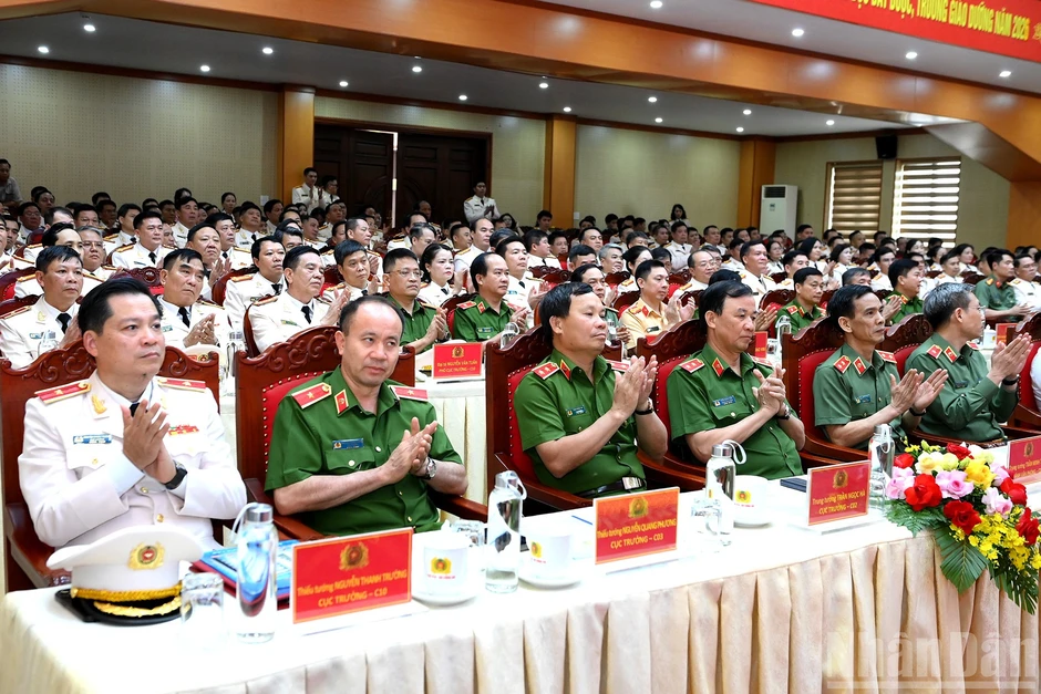 [Ảnh] Tổng Bí thư, Chủ tịch nước Tô Lâm làm việc với Cục Cảnh sát quản lý trại giam, cơ sở giáo dục bắt buộc, trường giáo dưỡng (Bộ Công an)