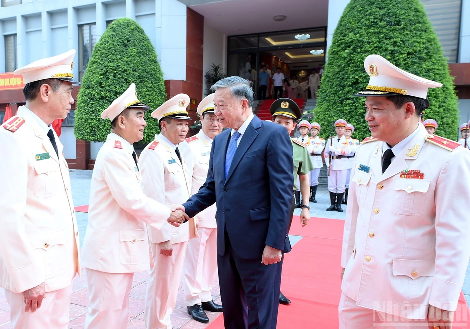 [Ảnh] Tổng Bí thư, Chủ tịch nước Tô Lâm làm việc với Cục Cảnh sát quản lý trại giam, cơ sở giáo dục bắt buộc, trường giáo dưỡng (Bộ Công an)