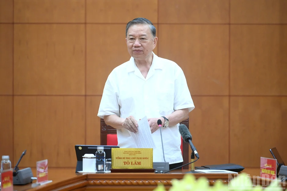 [Ảnh] Tổng Bí thư, Chủ tịch nước Tô Lâm làm việc với Thường trực Ban Chỉ đạo Tổng kết 100 năm Đảng lãnh đạo cách mạng Việt Nam