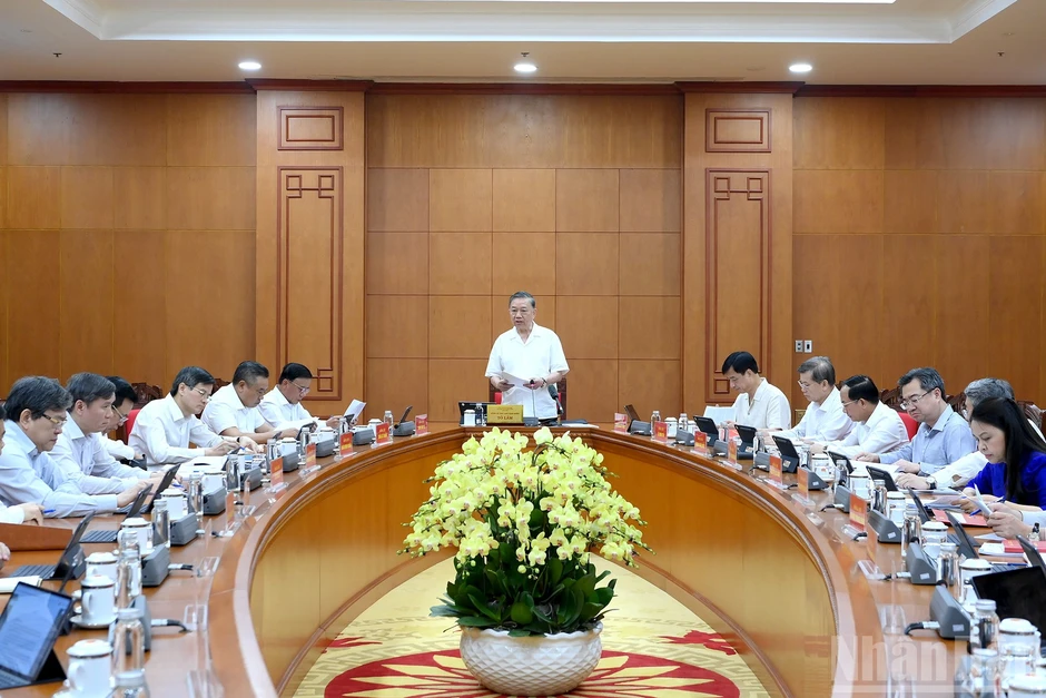 [Ảnh] Tổng Bí thư, Chủ tịch nước Tô Lâm làm việc với Thường trực Ban Chỉ đạo Tổng kết 100 năm Đảng lãnh đạo cách mạng Việt Nam