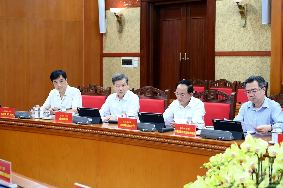 [Ảnh] Tổng Bí thư, Chủ tịch nước Tô Lâm làm việc với Thường trực Ban Chỉ đạo Tổng kết 100 năm Đảng lãnh đạo cách mạng Việt Nam