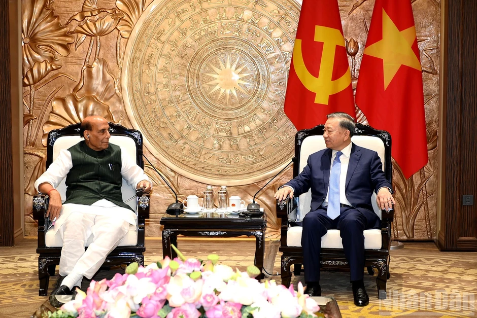 [Ảnh] Tổng Bí thư, Chủ tịch nước Tô Lâm tiếp Bộ trưởng Quốc phòng Ấn Độ Rajnath Singh