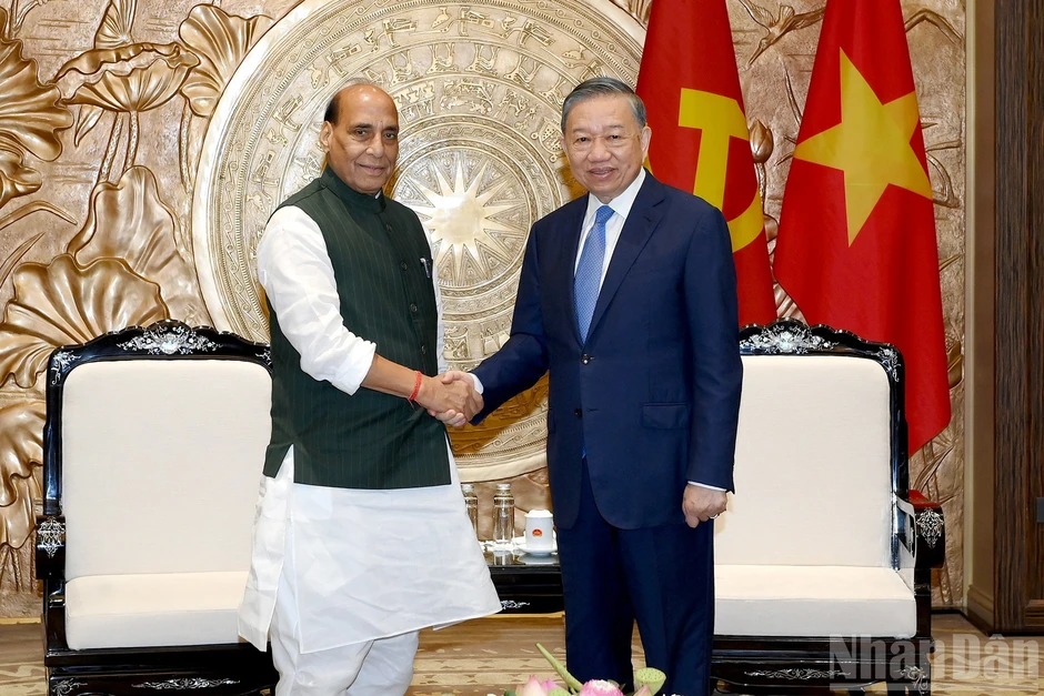 [Ảnh] Tổng Bí thư, Chủ tịch nước Tô Lâm tiếp Bộ trưởng Quốc phòng Ấn Độ Rajnath Singh