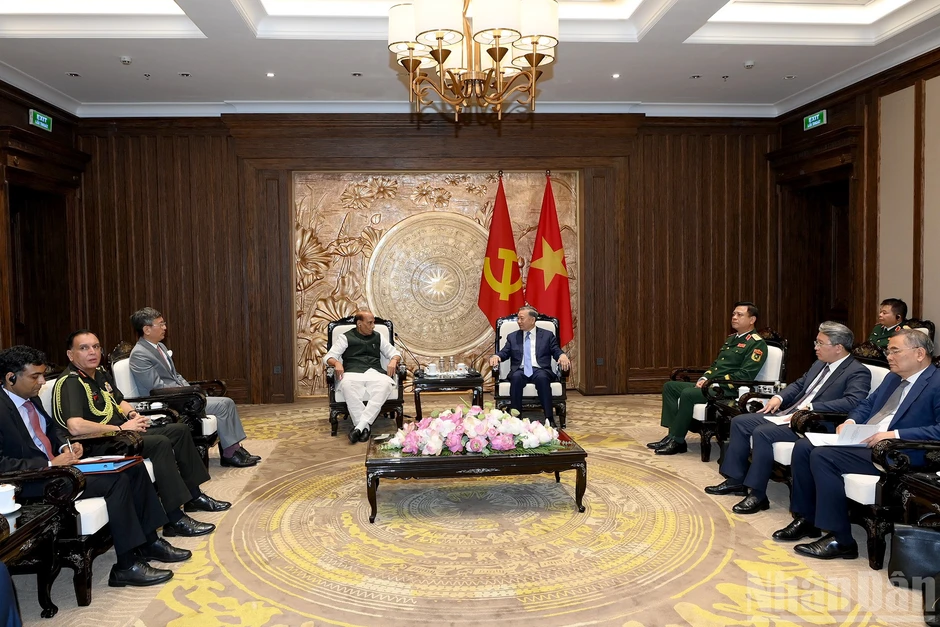 [Ảnh] Tổng Bí thư, Chủ tịch nước Tô Lâm tiếp Bộ trưởng Quốc phòng Ấn Độ Rajnath Singh
