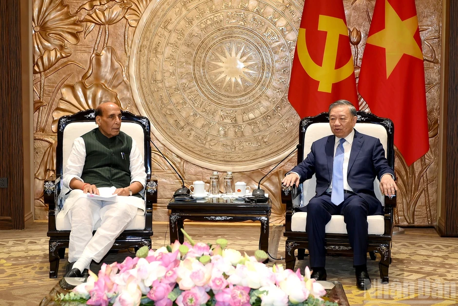 [Ảnh] Tổng Bí thư, Chủ tịch nước Tô Lâm tiếp Bộ trưởng Quốc phòng Ấn Độ Rajnath Singh