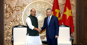 [Ảnh] Tổng Bí thư, Chủ tịch nước Tô Lâm tiếp Bộ trưởng Quốc phòng Ấn Độ Rajnath Singh