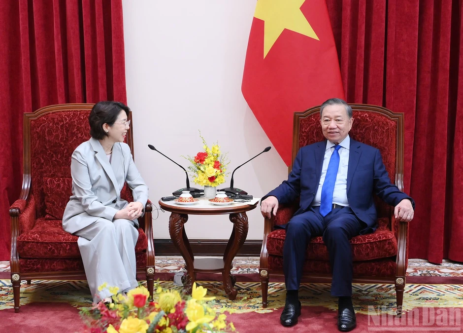 [Ảnh] Tổng Bí thư, Chủ tịch nước Tô Lâm tiếp Đại sứ các nước trình Quốc thư
