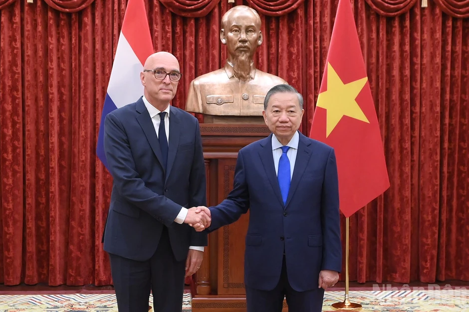 [Ảnh] Tổng Bí thư, Chủ tịch nước Tô Lâm tiếp Đại sứ các nước trình Quốc thư