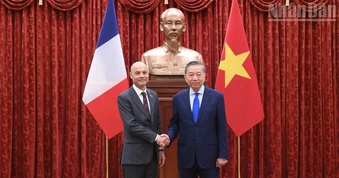 [Ảnh] Tổng Bí thư, Chủ tịch nước Tô Lâm tiếp Đại sứ các nước trình Quốc thư