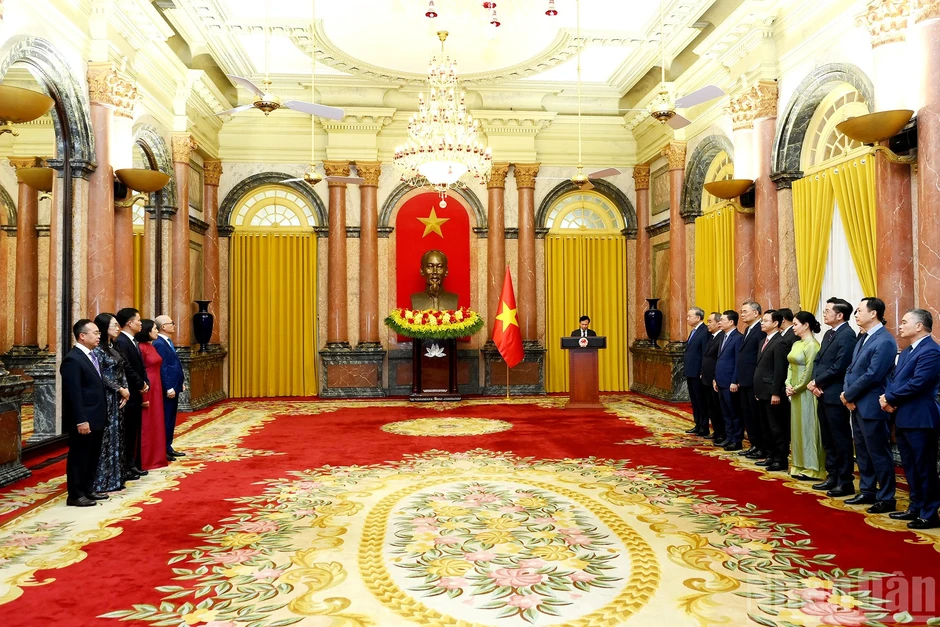 [Ảnh] Tổng Bí thư, Chủ tịch nước Tô Lâm trao Quyết định bổ nhiệm các Đại sứ Việt Nam tại nước ngoài