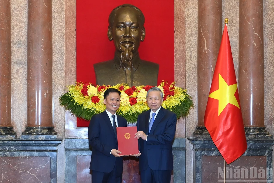 [Ảnh] Tổng Bí thư, Chủ tịch nước Tô Lâm trao Quyết định bổ nhiệm các Đại sứ Việt Nam tại nước ngoài