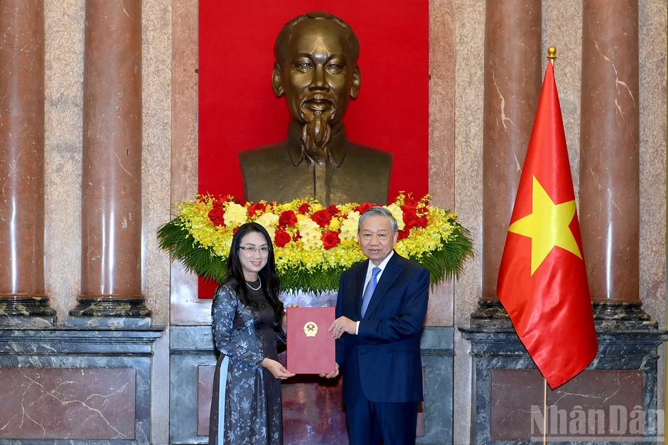 [Ảnh] Tổng Bí thư, Chủ tịch nước Tô Lâm trao Quyết định bổ nhiệm các Đại sứ Việt Nam tại nước ngoài