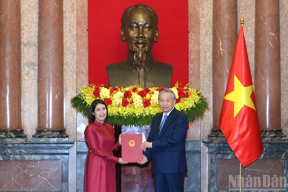 [Ảnh] Tổng Bí thư, Chủ tịch nước Tô Lâm trao Quyết định bổ nhiệm các Đại sứ Việt Nam tại nước ngoài
