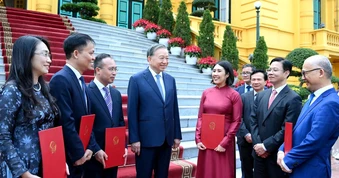 [Ảnh] Tổng Bí thư, Chủ tịch nước Tô Lâm trao Quyết định bổ nhiệm các Đại sứ Việt Nam tại nước ngoài