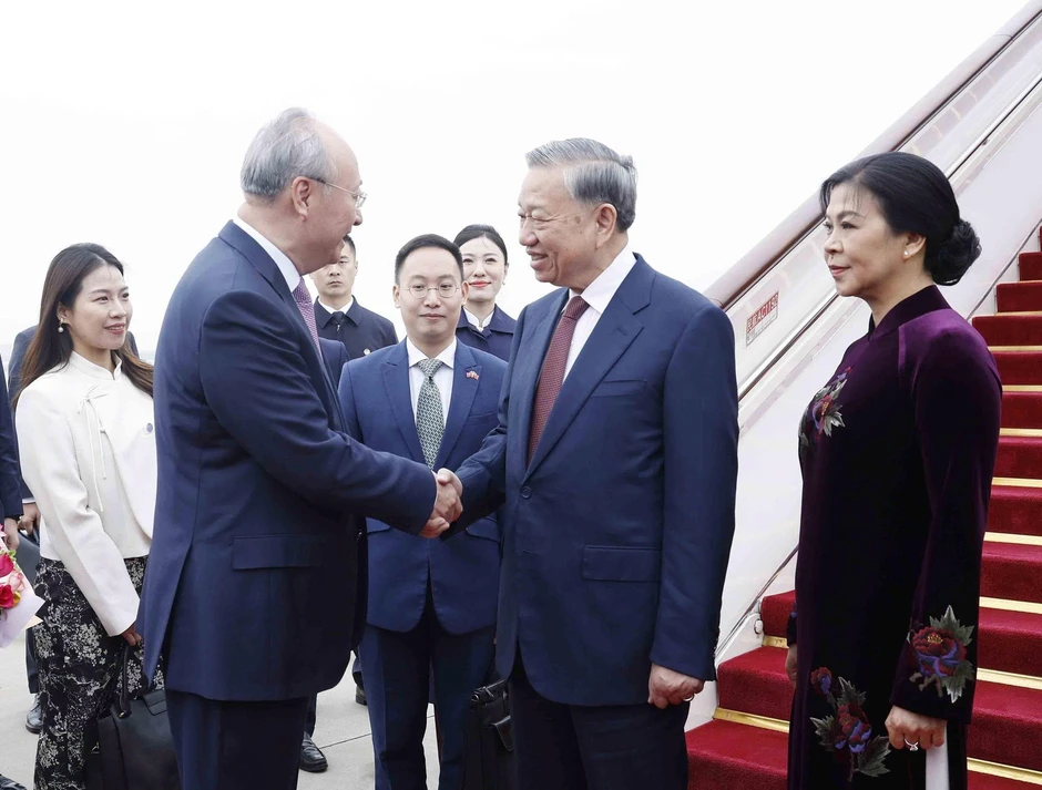 [Ảnh] Tổng Bí thư, Chủ tịch nước Tô Lâm và phu nhân bắt đầu chuyến thăm cấp Nhà nước đến Trung Quốc