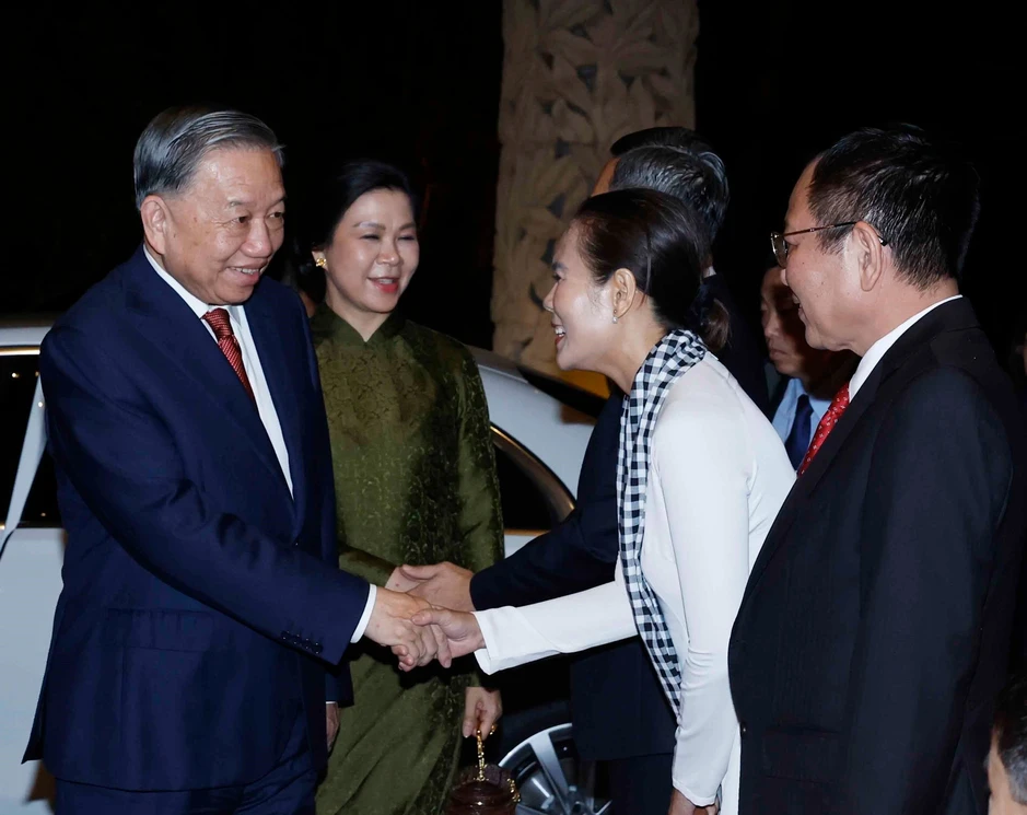 [Ảnh] Tổng Bí thư, Chủ tịch nước Tô Lâm và Phu nhân bắt đầu thăm cấp Nhà nước Cộng hòa Singapore