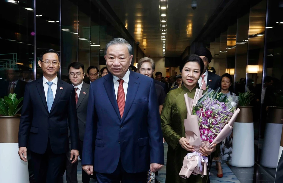[Ảnh] Tổng Bí thư, Chủ tịch nước Tô Lâm và Phu nhân bắt đầu thăm cấp Nhà nước Cộng hòa Singapore