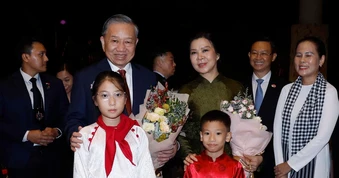 [Ảnh] Tổng Bí thư, Chủ tịch nước Tô Lâm và Phu nhân bắt đầu thăm cấp Nhà nước Cộng hòa Singapore