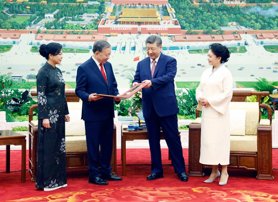[Ảnh] Tổng Bí thư, Chủ tịch nước Tô Lâm và Phu nhân cùng Tổng Bí thư, Chủ tịch nước Tập Cận Bình và Phu nhân dự tiệc trà